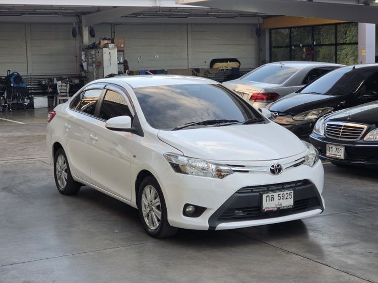 รถ Toyota Vios 1.5 E สี ขาว