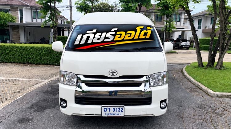 รถ Toyota Commuter 3.0 สี ขาว