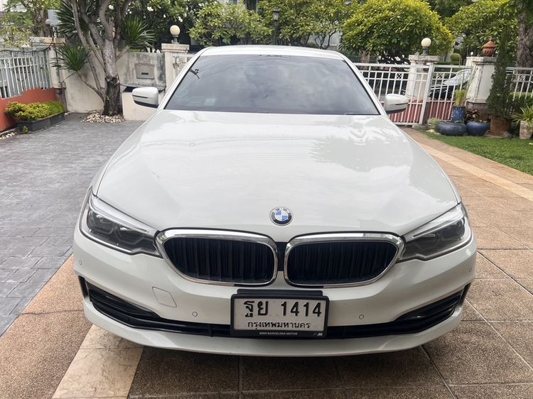 รถ BMW Series 5 520d สี ขาว