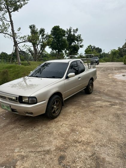 รถ Nissan NV 1.6 Queen Cab LXT สี น้ำตาล