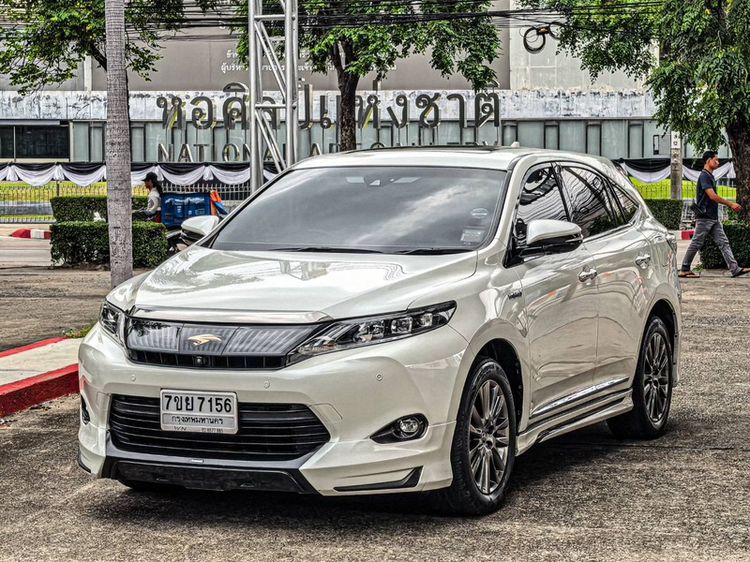 รถ Toyota Harrier 2.5 Hybrid 4WD สี ขาว