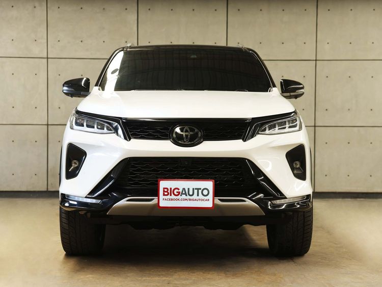 Toyota Fortuner 2024 2.8 Legender Black Top Utility-car ดีเซล ไม่ติดแก๊ส เกียร์อัตโนมัติ ขาว รูปที่ 3