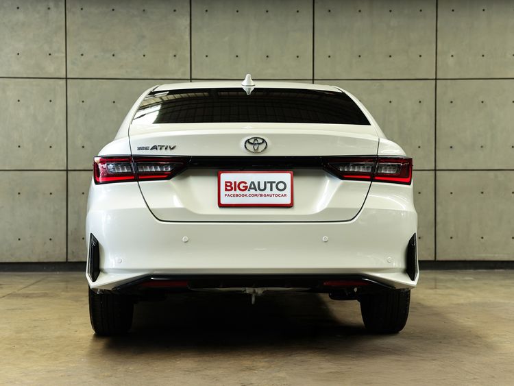 Toyota Yaris ATIV 2024 1.2 Premium Luxury Sedan เบนซิน ไม่ติดแก๊ส เกียร์อัตโนมัติ ขาว รูปที่ 4