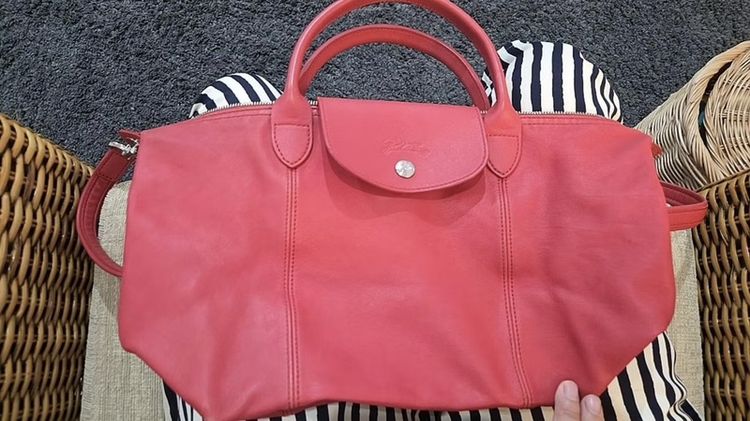 Longchamp Cuir หนังแกะแท้ สี Cyclamen Pink Size S ราคา 3,200 รวมส่ง ของแท้ 100% มีปลายทาง รูปที่ 18