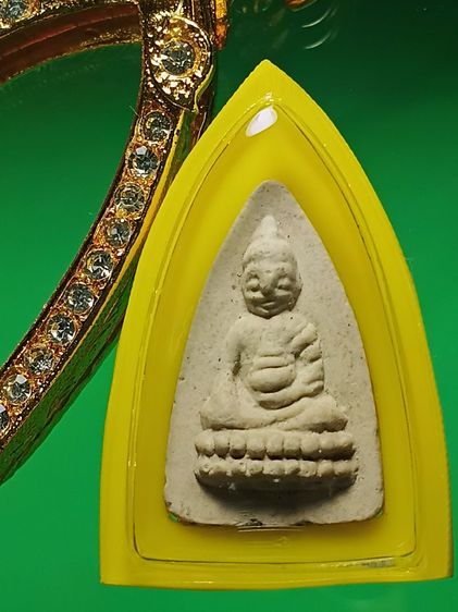 พระพุทธโธน้อย คุณเเม่บุญเรือน รุ่นเเรก สร้างราวปี 2494 สภาพสวยเดิมผิวหิ้ง เจ้าของเดิมเก็บไว้ดีมาก พระสวยวางหิ้งมีฝุ่นติดบ้างประปราย สวยเดิม รูปที่ 3