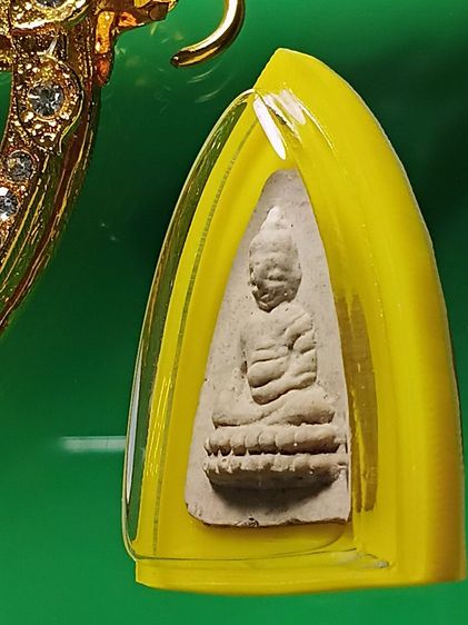 พระพุทธโธน้อย คุณเเม่บุญเรือน รุ่นเเรก สร้างราวปี 2494 สภาพสวยเดิมผิวหิ้ง เจ้าของเดิมเก็บไว้ดีมาก พระสวยวางหิ้งมีฝุ่นติดบ้างประปราย สวยเดิม รูปที่ 5