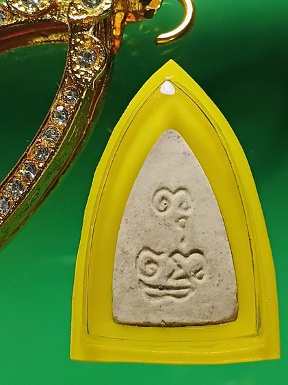พระพุทธโธน้อย คุณเเม่บุญเรือน รุ่นเเรก สร้างราวปี 2494 สภาพสวยเดิมผิวหิ้ง เจ้าของเดิมเก็บไว้ดีมาก พระสวยวางหิ้งมีฝุ่นติดบ้างประปราย สวยเดิม รูปที่ 4