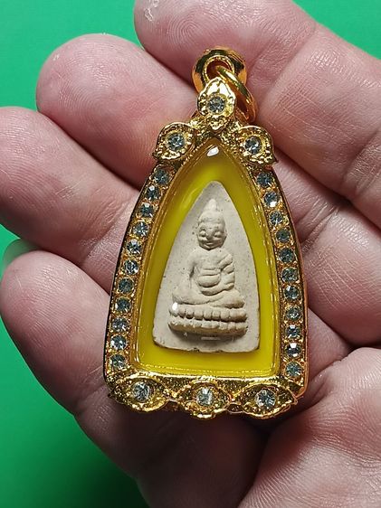 พระพุทธโธน้อย คุณเเม่บุญเรือน รุ่นเเรก สร้างราวปี 2494 สภาพสวยเดิมผิวหิ้ง เจ้าของเดิมเก็บไว้ดีมาก พระสวยวางหิ้งมีฝุ่นติดบ้างประปราย สวยเดิม รูปที่ 7