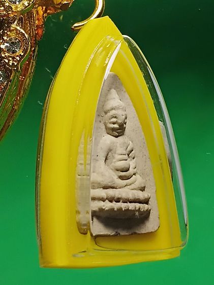 พระพุทธโธน้อย คุณเเม่บุญเรือน รุ่นเเรก สร้างราวปี 2494 สภาพสวยเดิมผิวหิ้ง เจ้าของเดิมเก็บไว้ดีมาก พระสวยวางหิ้งมีฝุ่นติดบ้างประปราย สวยเดิม รูปที่ 6