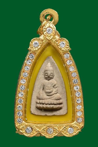 พระพุทธโธน้อย คุณเเม่บุญเรือน รุ่นเเรก สร้างราวปี 2494 สภาพสวยเดิมผิวหิ้ง เจ้าของเดิมเก็บไว้ดีมาก พระสวยวางหิ้งมีฝุ่นติดบ้างประปราย สวยเดิม