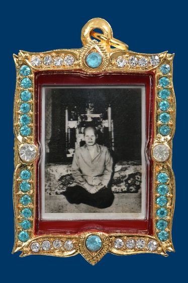 รูปถ่ายล็อกเก็ต คุณแม่บุญเรือน โตงบุญเติม ยุคเเรก ด้านหลังมีตราชื่อร้านเทอมิน่อล ติดอยู่บางๆจางๆ น่าจะถ่ายราวปี2495 สภาพสวยเดิม พบเจอน้อยมาก