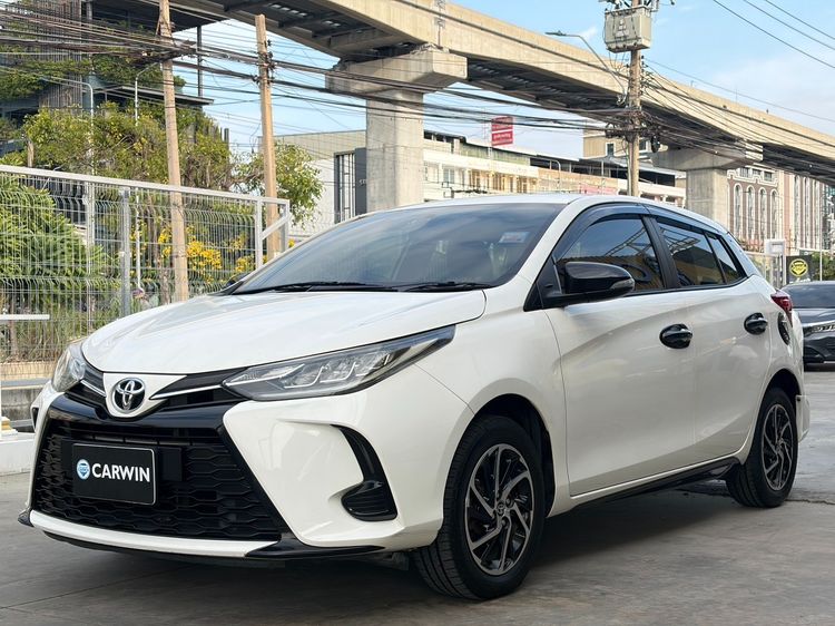 รถ Toyota Yaris 1.2 Sport สี ขาว