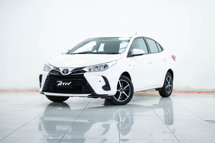 รถ Toyota Yaris ATIV 1.2 Entry สี ขาว