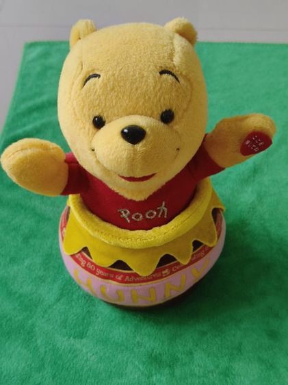 ตุ๊กตาหมีพูห์ (Winnie the Pooh) รุ่นพิเศษฉลองครบรอบ 80 ปีแห่งการผจญภัย (Celebrating 80 years of Adventures) ผลิตโดยแบรนด์ของเล่นชื่อดัง SEGA ในปี 2007 ลิขสิทธิ์แท้