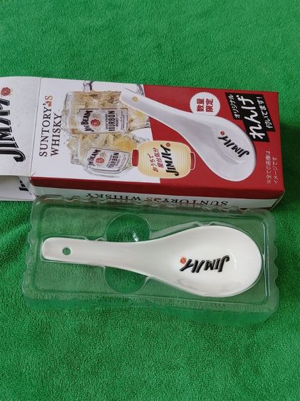 ช้อนราเมงเซรามิก (Renge) ลาย Jim Beam ของแท้จากญี่ปุ่น ซึ่งเป็นของพรีเมียมลิขสิทธิ์แท้จำนวนจำกัด (数量限定) ที่ทำร่วมกับแคมเปญเครื่องดื่ม Suntory Whisky และ Jim Beam บอร์บอนวิ