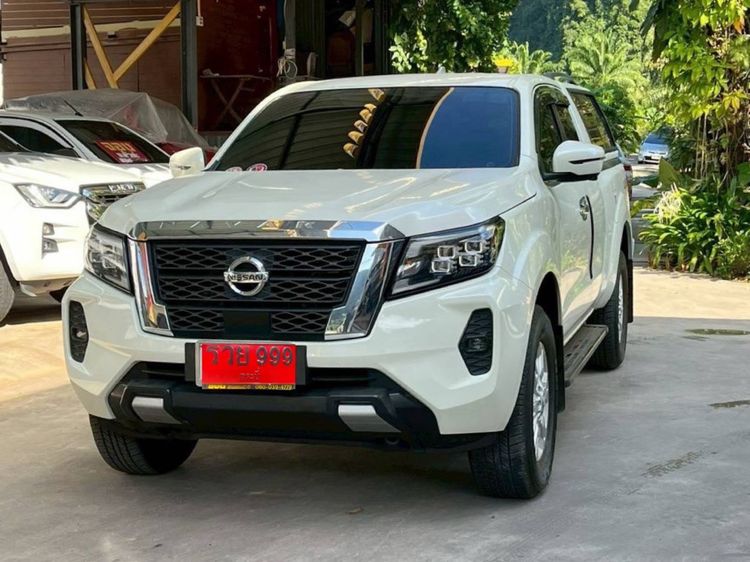 รถ Nissan Navara 2.5 V สี ขาว