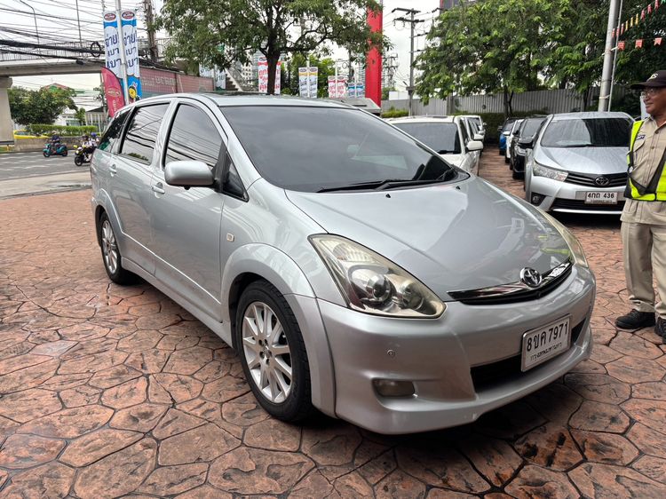 รถ Toyota Wish 2.0 Q Limited สี บรอนซ์เงิน