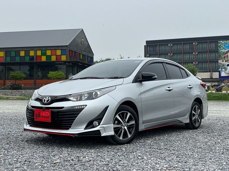 รถ Toyota Yaris ATIV 1.2 High สี เทา