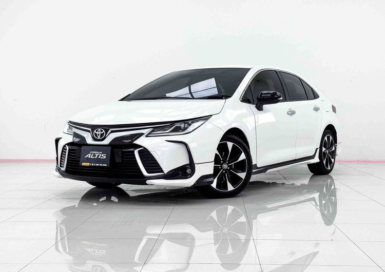 Toyota Altis 2019 1.8 GR Sport CVT Sedan เบนซิน ไม่ติดแก๊ส เกียร์อัตโนมัติ ขาว