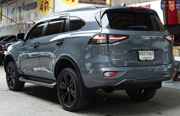 Isuzu MU-X 2023 1.9 Ultimate Phantom Collection Utility-car ดีเซล ไม่ติดแก๊ส เกียร์อัตโนมัติ เทา รูปที่ 3