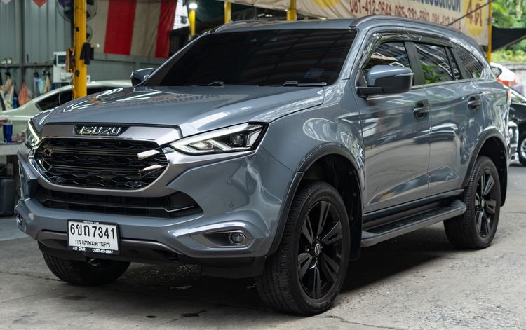 Isuzu MU-X 2023 1.9 Ultimate Phantom Collection Utility-car ดีเซล ไม่ติดแก๊ส เกียร์อัตโนมัติ เทา รูปที่ 2