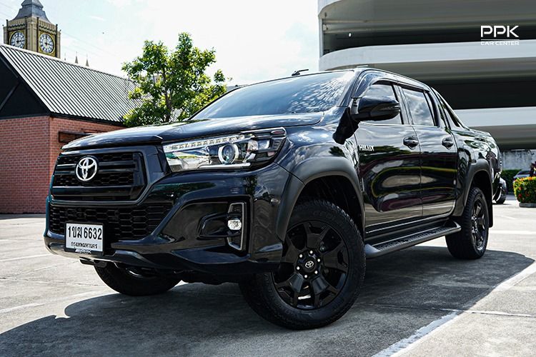 รถ Toyota Hilux Revo 2.4 Prerunner G Rocco สี ดำ