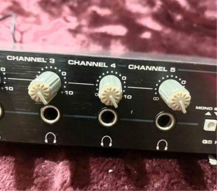 แอมป์หูฟัง Samson Q5 แบบ 5Channel  รูปที่ 2