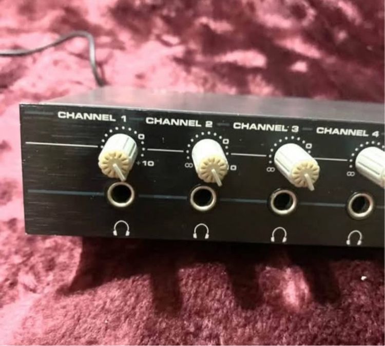 แอมป์หูฟัง Samson Q5 แบบ 5Channel  รูปที่ 3