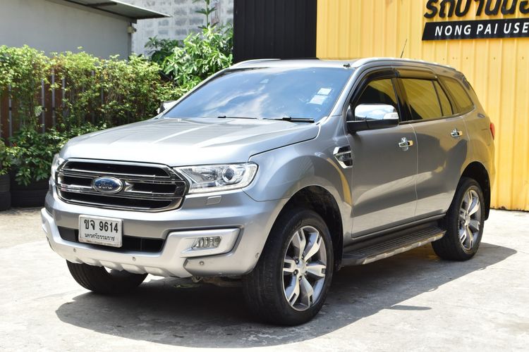รถ Ford Everest 3.2 Titanium Plus 4WD สี บรอนซ์เงิน