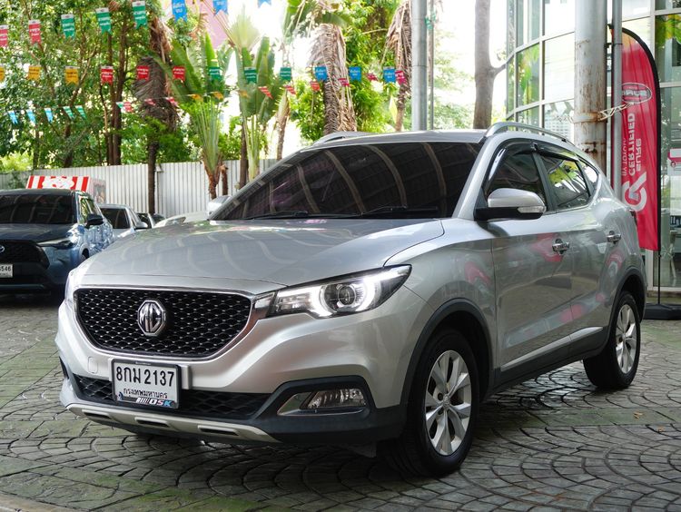 รถ MG ZS 1.5 D สี บรอนซ์เงิน