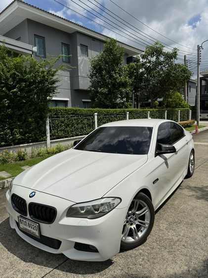 BMW Series 5 2013 528i Sedan เบนซิน เกียร์อัตโนมัติ ขาว รูปที่ 2