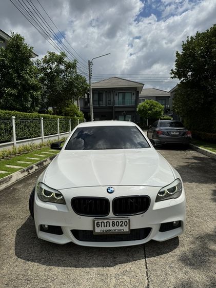 รถ BMW Series 5 528i สี ขาว