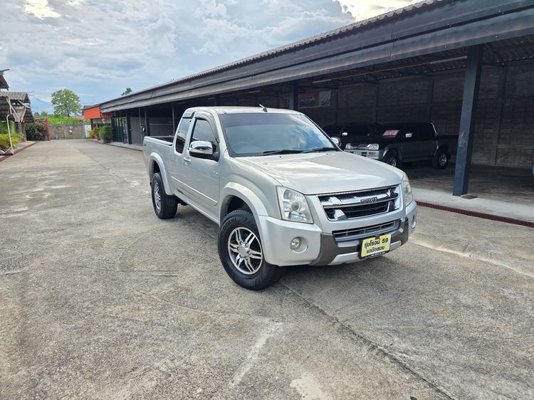 รถ Isuzu D-MAX 2.5 Rodeo LS Super Titanium 4WD สี บรอนซ์เงิน