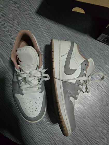 ขาย 2,500 บาท ปล่อยต่อ Nike Jorden 1 Low Sail Fire Red 8 US (41)ใส่ครั้งเดียว อปก.ครบ รูปที่ 7