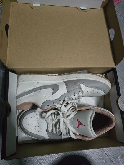 ขาย 2,500 บาท ปล่อยต่อ Nike Jorden 1 Low Sail Fire Red 8 US (41)ใส่ครั้งเดียว อปก.ครบ