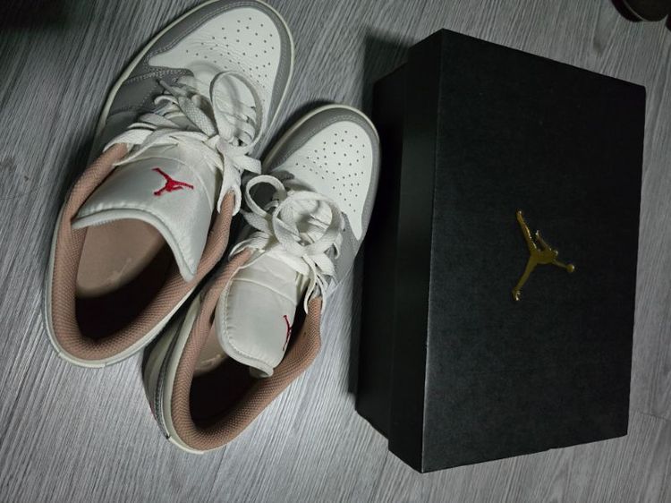 ขาย 2,500 บาท ปล่อยต่อ Nike Jorden 1 Low Sail Fire Red 8 US (41)ใส่ครั้งเดียว อปก.ครบ รูปที่ 2