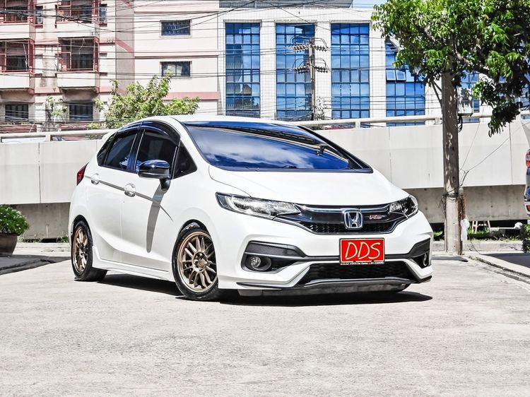 Honda Jazz 2019 1.5 RS i-VTEC Sedan เบนซิน เกียร์อัตโนมัติ ขาว รูปที่ 4