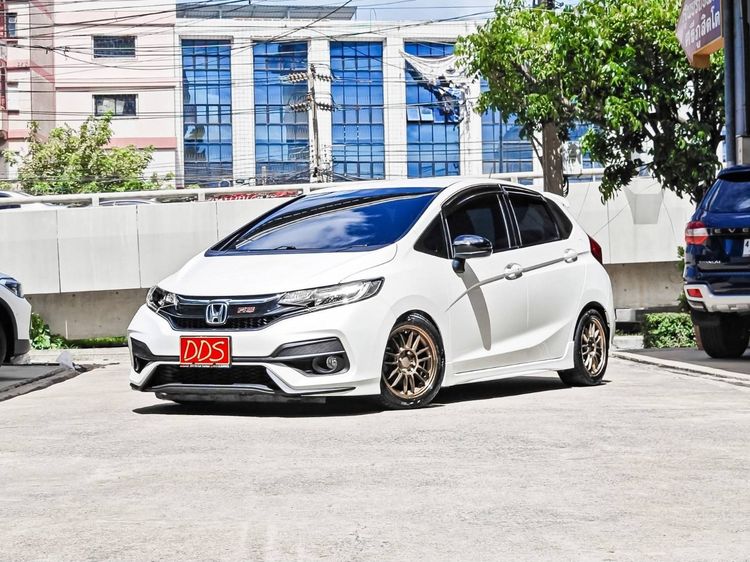 รถ Honda Jazz 1.5 RS i-VTEC สี ขาว