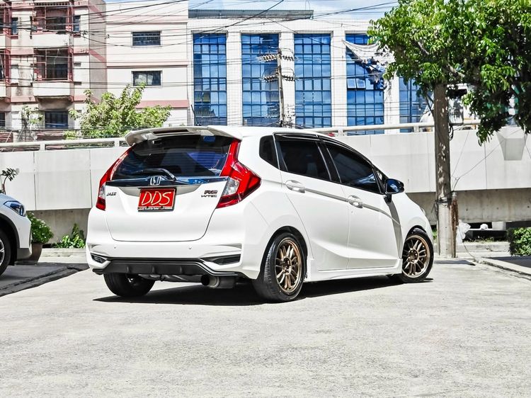 Honda Jazz 2019 1.5 RS i-VTEC Sedan เบนซิน เกียร์อัตโนมัติ ขาว รูปที่ 2