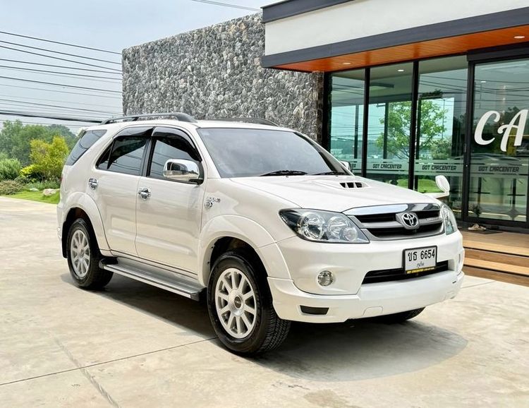 รถ Toyota Fortuner 3.0 Smart V 4WD สี ขาว