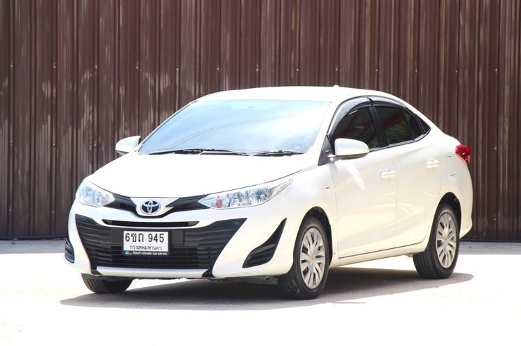 รถ Toyota Yaris ATIV 1.2 J สี ขาว