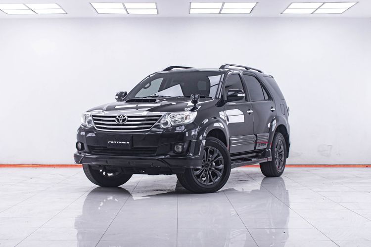Toyota Fortuner 2015 3.0 V 4WD Utility-car ดีเซล ไม่ติดแก๊ส เกียร์อัตโนมัติ ดำ