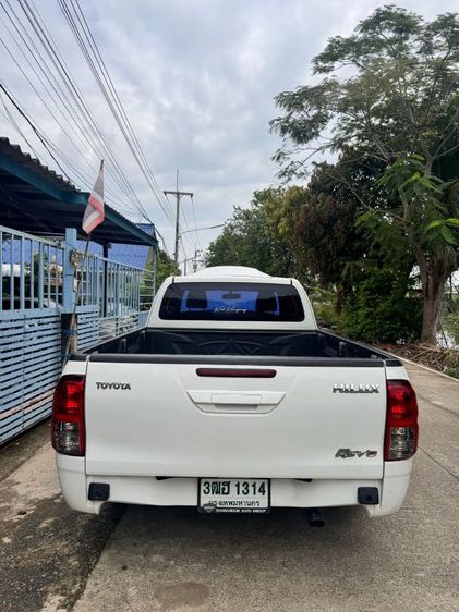 รถ Toyota Hilux Revo 2.4 E สี ขาว