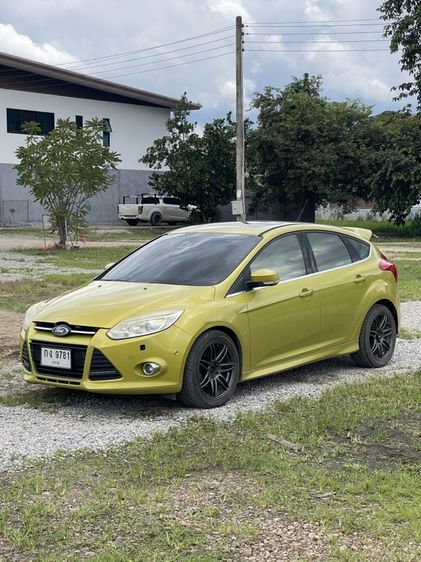 รถ Ford Focus 2.0 Sport สี ทอง