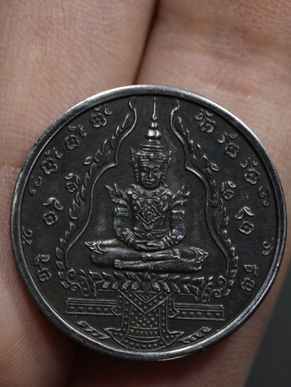  เหรียญพระแก้วมรกต ปี 2500 เนื้อเงิน ขอบเหรียญมีตอกโค๊ตภาษอังกฤษ หายากน่าสะสมค่ะ รูปที่ 6