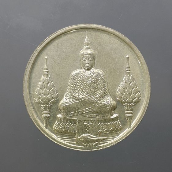 เหรียญพระแก้วมรกต ภปร รุ่นแรก ทรงเครื่องฤดูหนาว เนื้อเงิน ฉลองกรุงรัตนโกสินทร์ 200 ปี พ.ศ.2525 รูปที่ 3