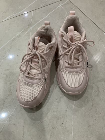 อื่นๆ ไม่ระบุ รองเท้าผ้าใบ Fila แท้ สีชมพู มือสอง สภาพสวย
