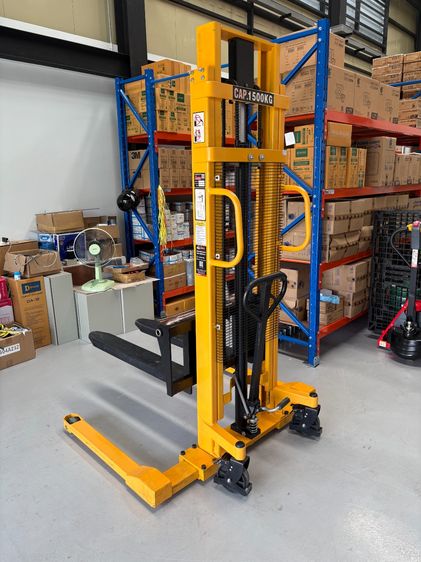 Stacker ขากว้าง 1.5 ตัน สูง 3 เมตร (ระบบ Manual) สภาพสวย ใช้งานน้อย 14 เดือน