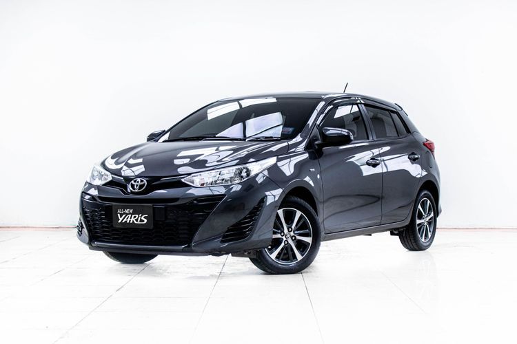 รถ Toyota Yaris 1.2 Entry สี เทา
