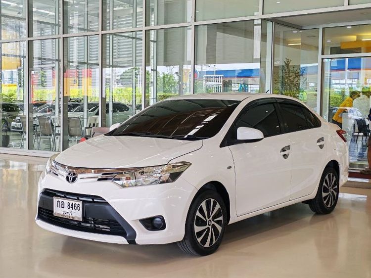 รถ Toyota Vios 1.5 J สี ขาว